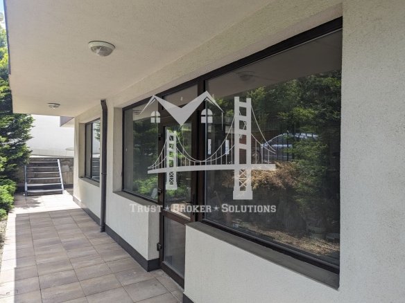 Бояна, търговско помещение на две нива