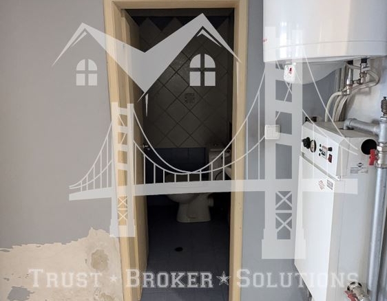 Хладилника, тристаен тухлен апартамент с паркинг. До метро - 0