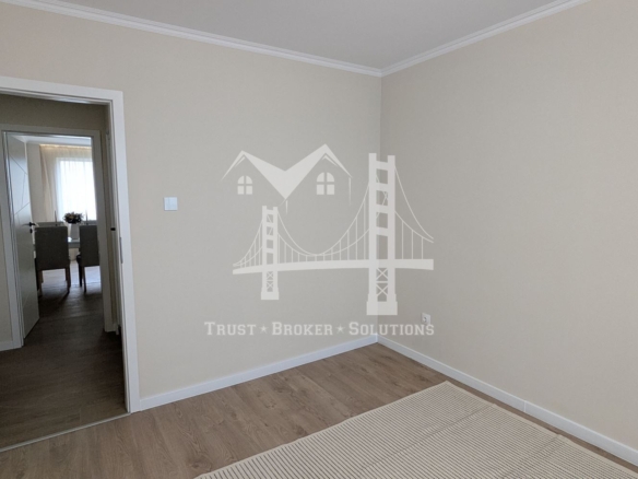 Младост 4, тристаен ремонтиран и полуобзаведен апартамент. До "Бизнес Парк" - 0