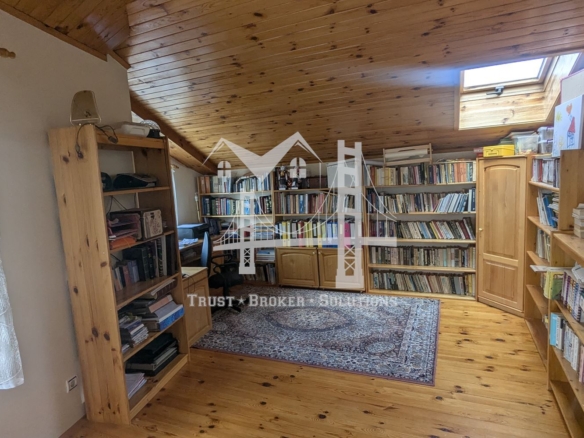 Банкя Михайлово, обзаведена и ремонтирана къща - 0