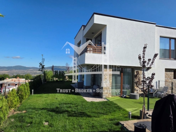 в.с Делта Хил, двуетажна къща в луксозен комплекс в близост до Витоша - 0