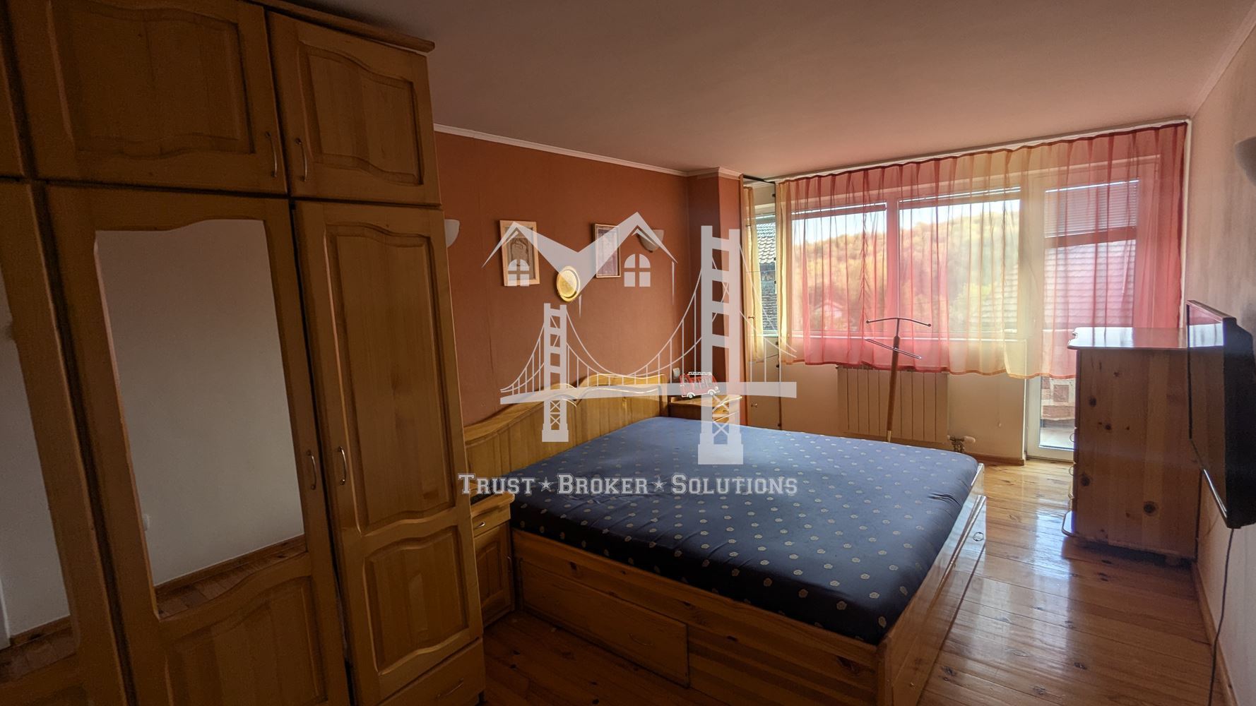 Банкя Михайлово, обзаведена и ремонтирана къща - 0