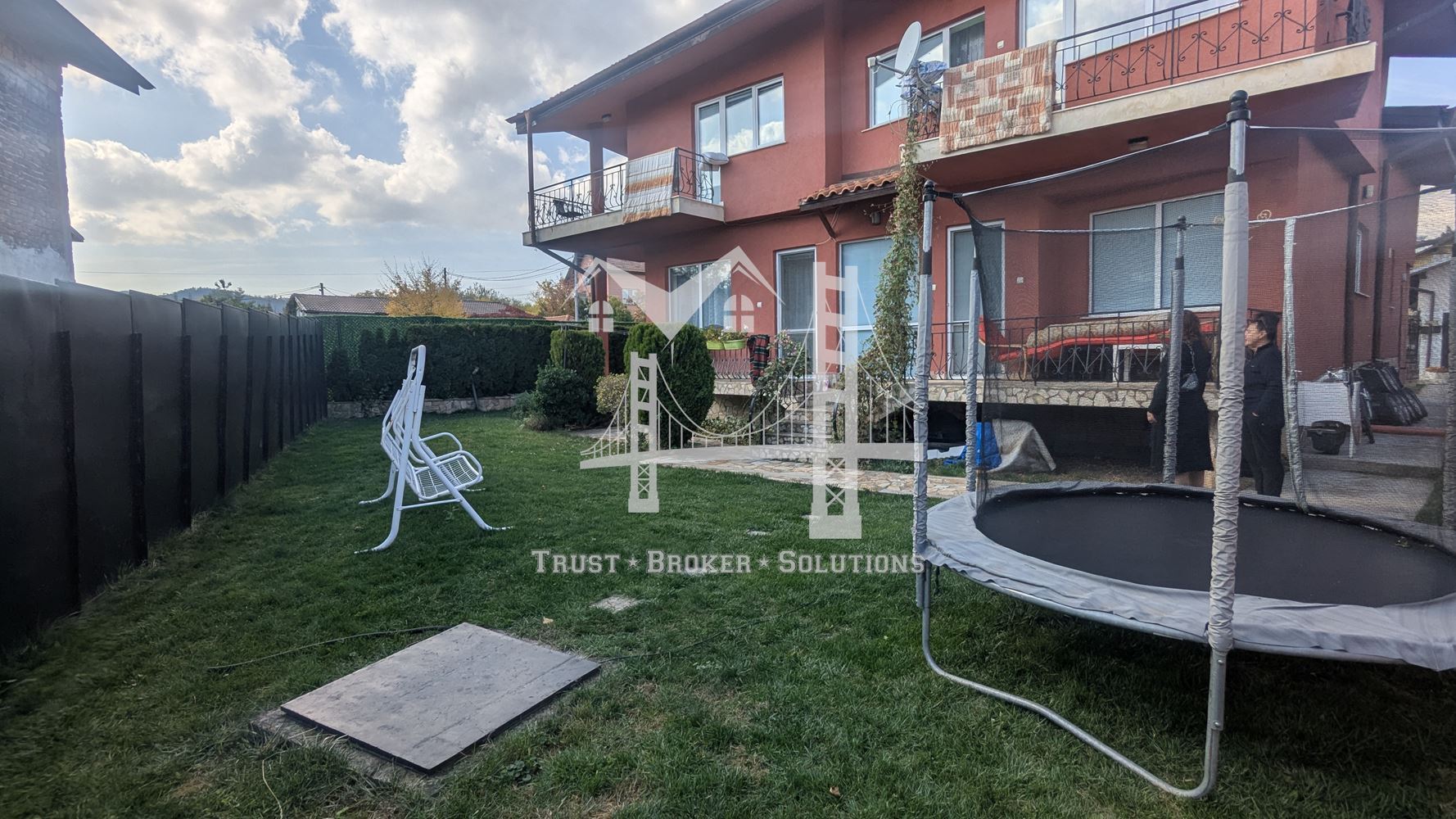 Банкя Михайлово, обзаведена и ремонтирана къща - 0