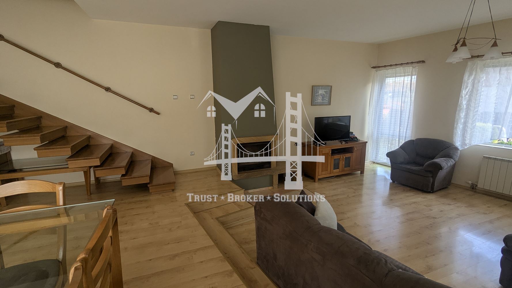 Банкя Михайлово, обзаведена и ремонтирана къща - 0