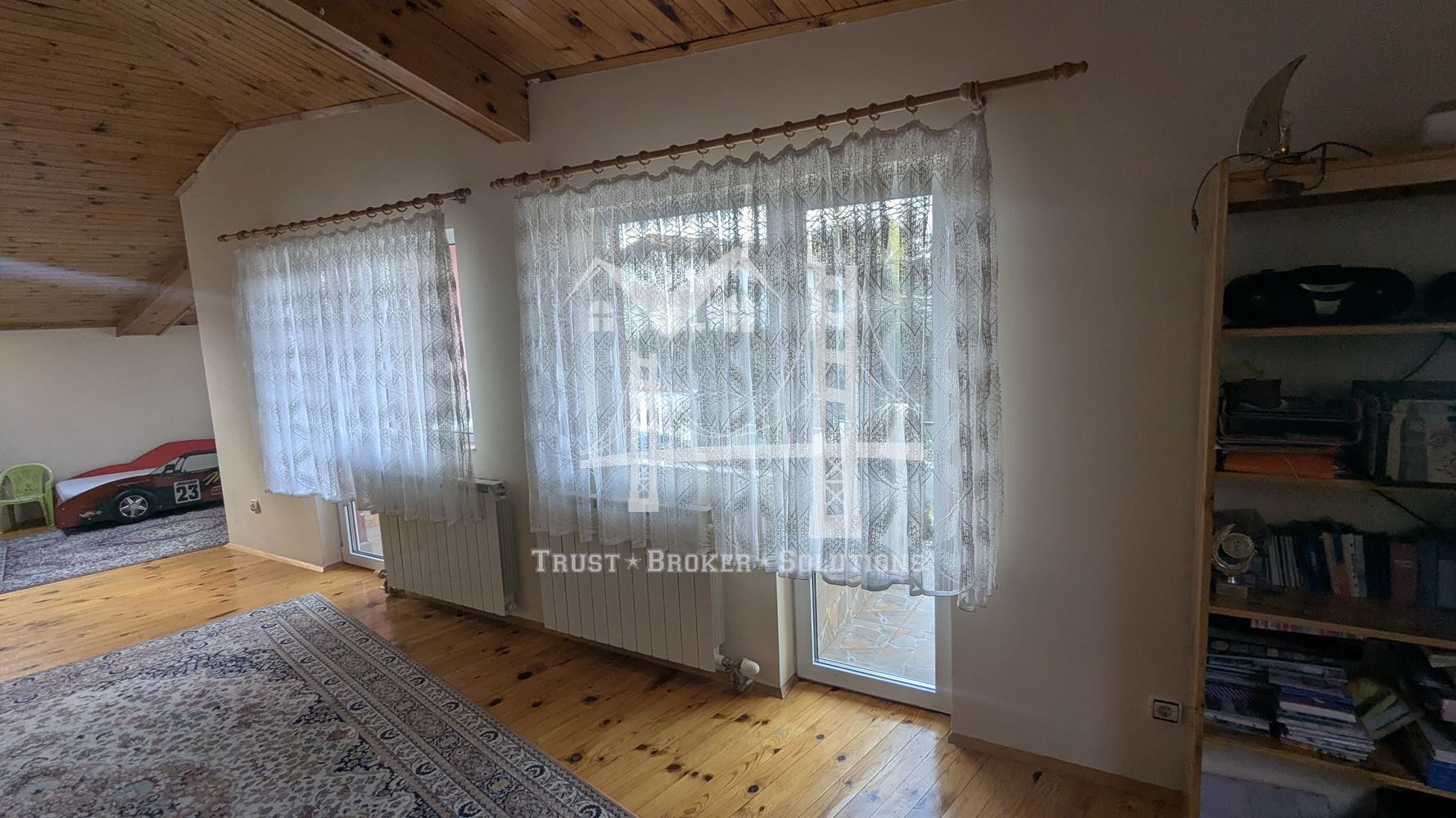 Банкя Михайлово, обзаведена и ремонтирана къща - 0