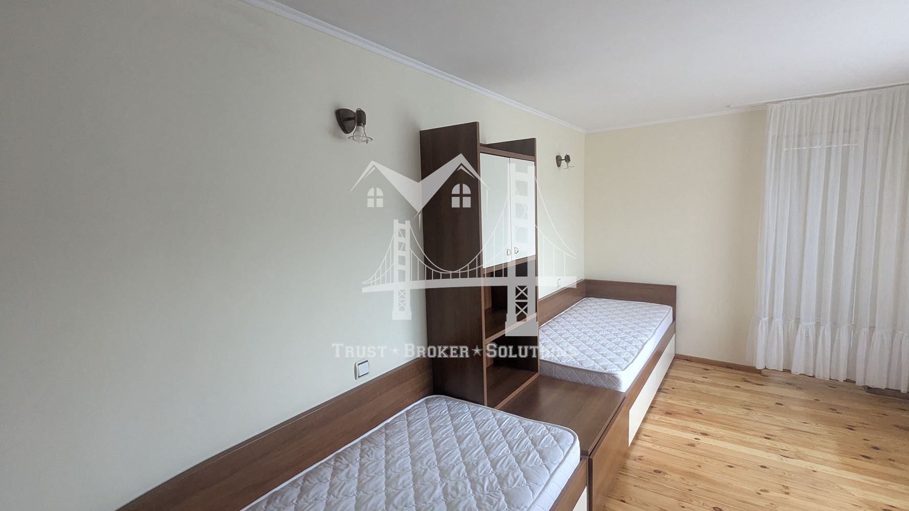 Банкя Михайлово, обзаведена и ремонтирана къща - 0