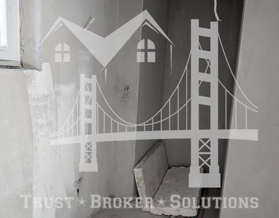 Център, новострояща се сграда за бизнес, офис или тристайни апартаменти. До метро - 0