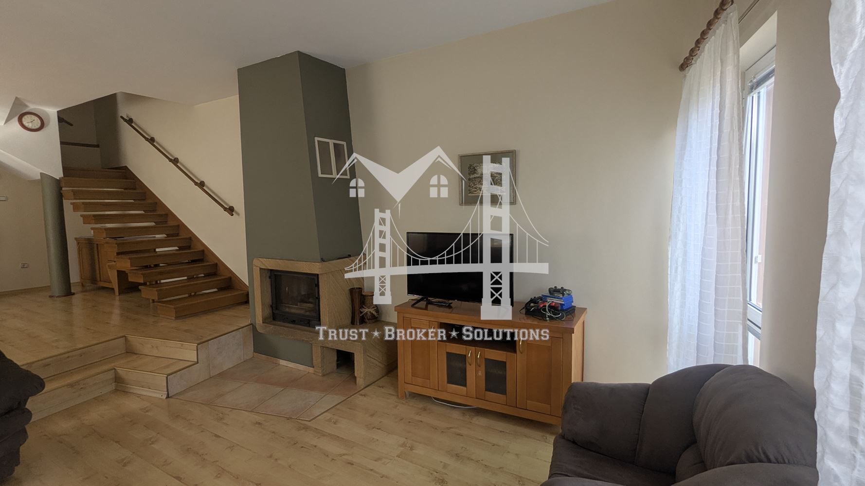 Банкя Михайлово, обзаведена и ремонтирана къща - 0