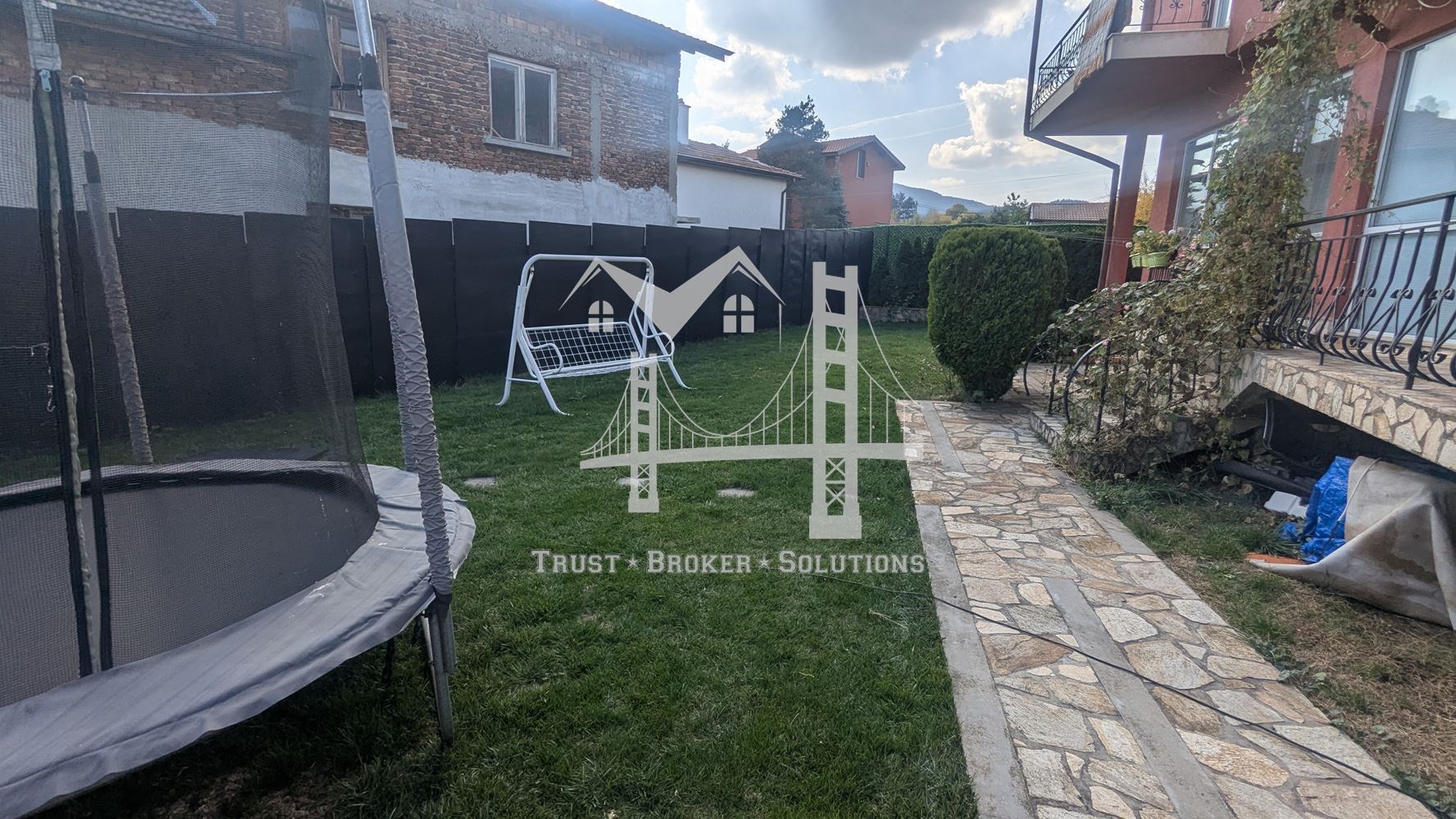 Банкя Михайлово, обзаведена и ремонтирана къща - 0