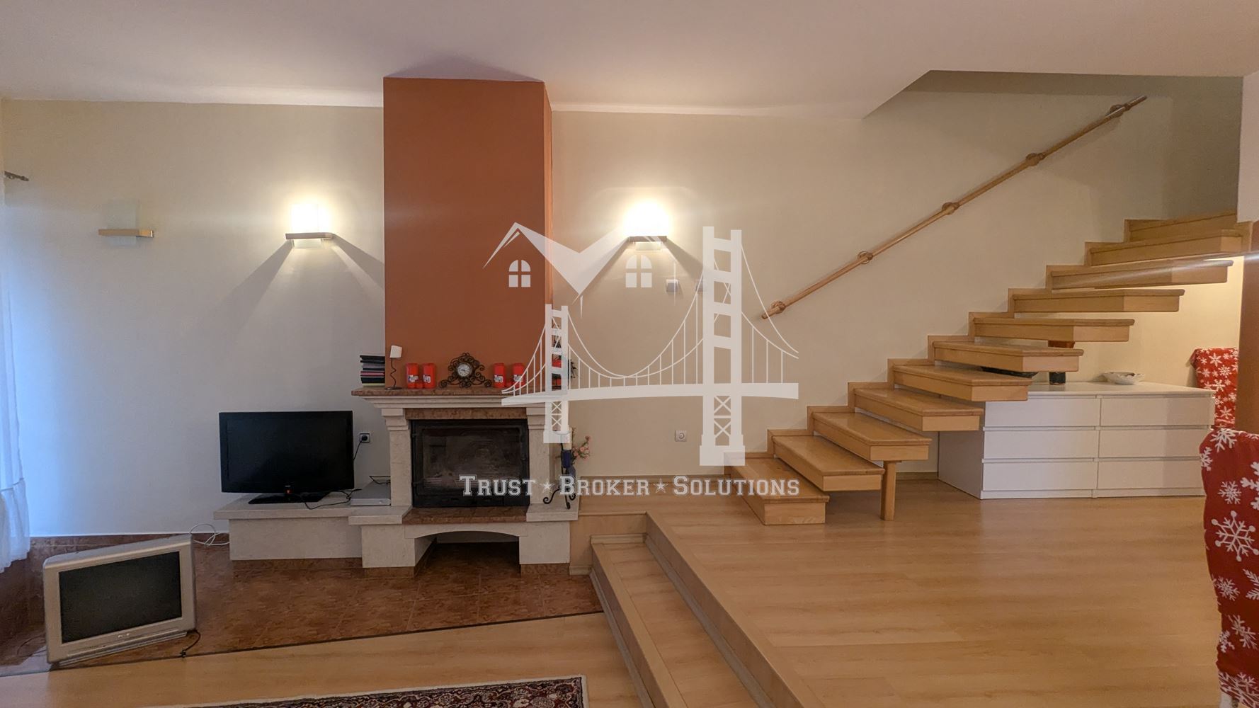 Банкя Михайлово, обзаведена и ремонтирана къща - 0