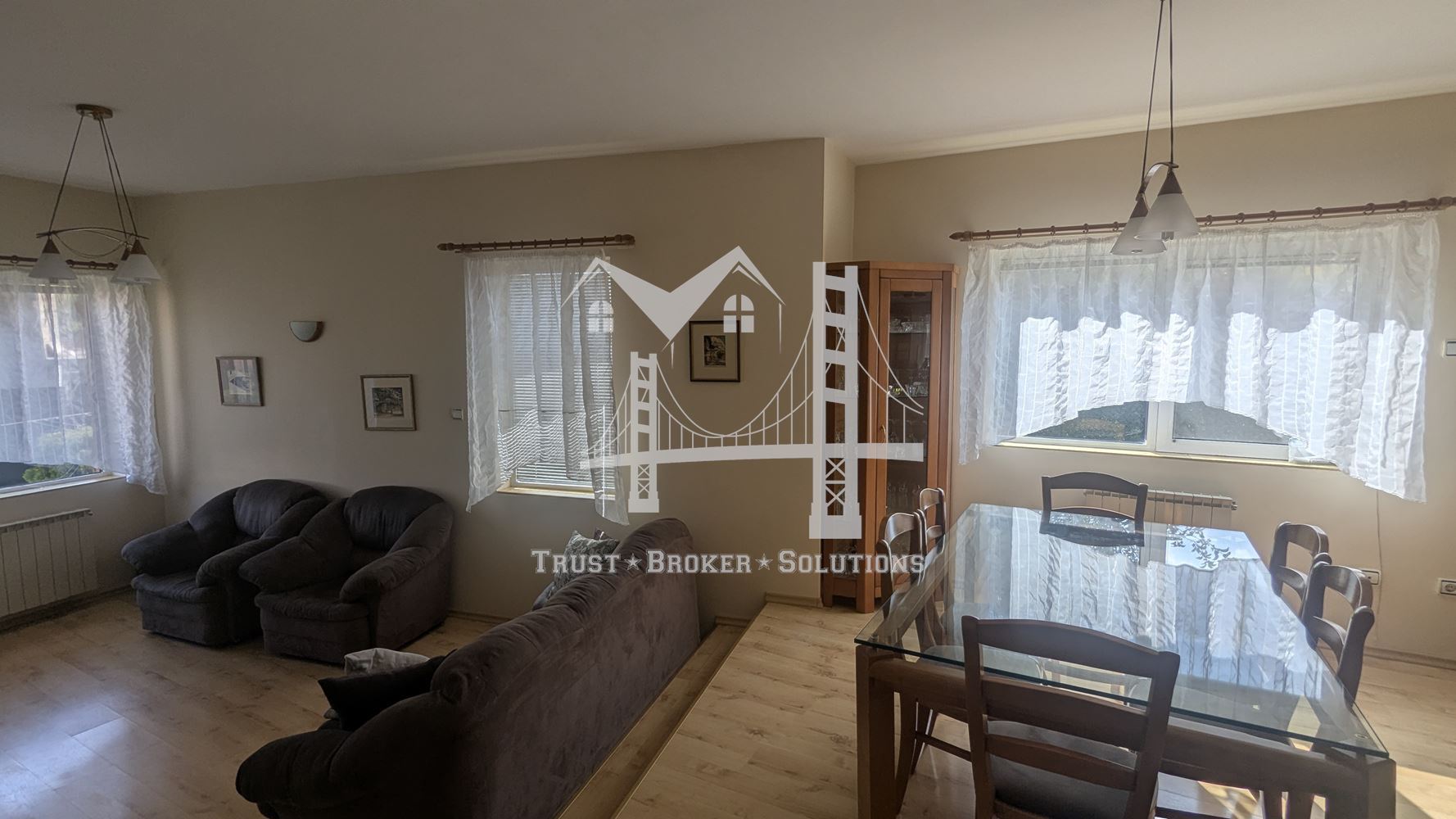 Банкя Михайлово, обзаведена и ремонтирана къща - 0