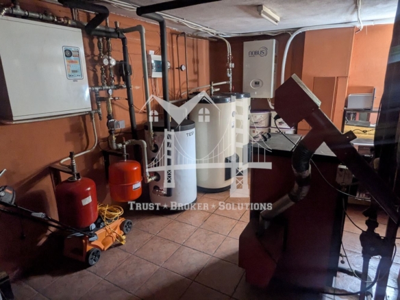 Банкя Михайлово, обзаведена и ремонтирана къща - 0