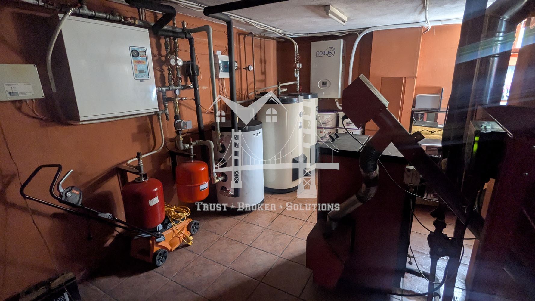 Банкя Михайлово, обзаведена и ремонтирана къща - 0