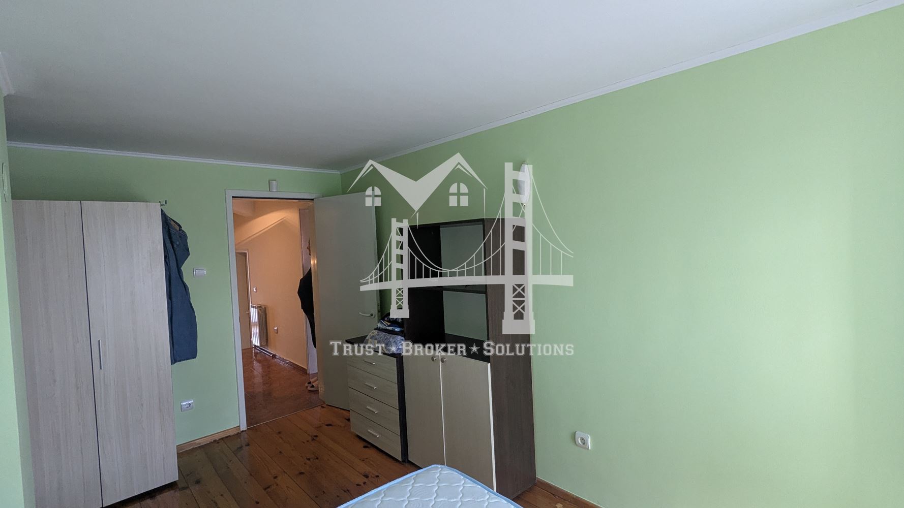 Банкя Михайлово, обзаведена и ремонтирана къща - 0