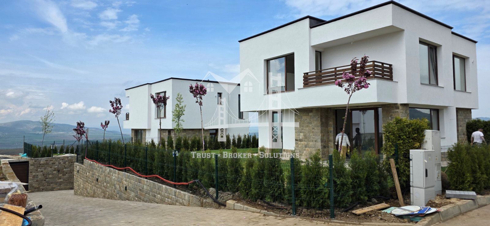 кв. "Делта хил", двуетажна къща в луксозен затворен комплекс с гараж - 0