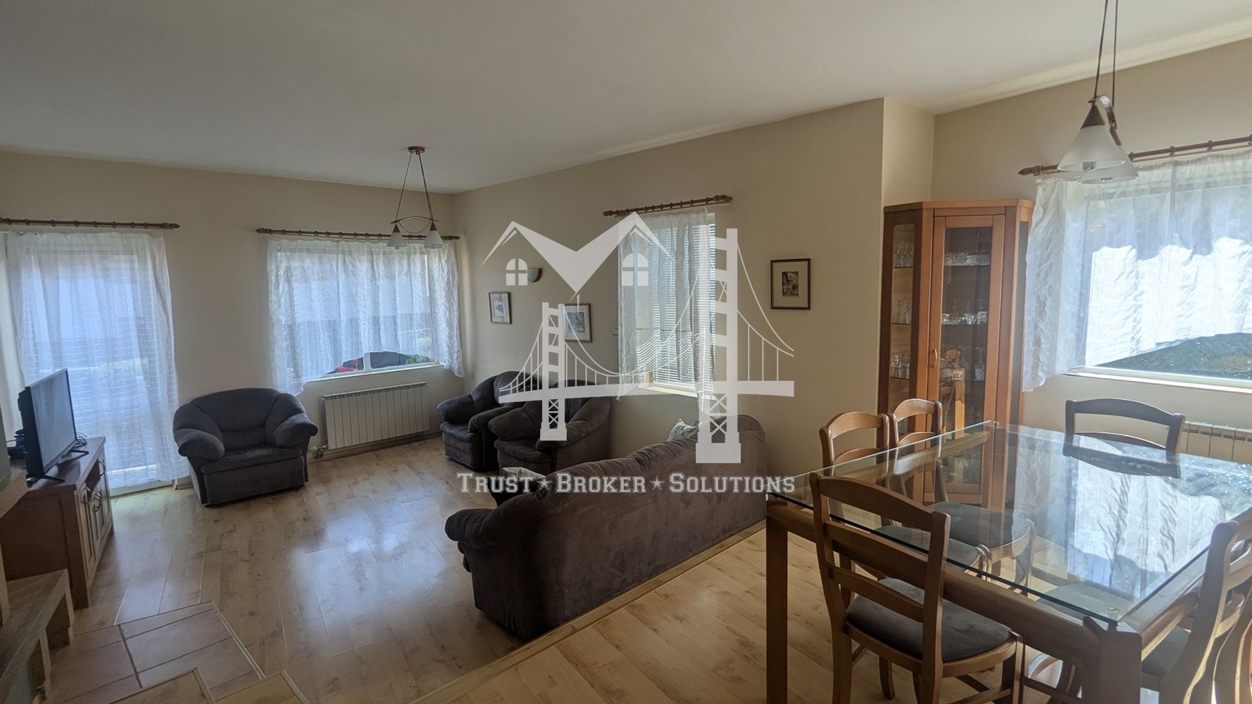 Банкя Михайлово, обзаведена и ремонтирана къща - 0