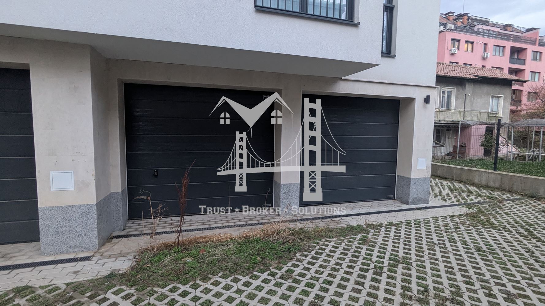 Кръстова вада, гараж на партерно ниво - 0