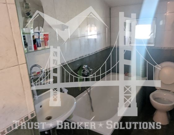 Банкя Михайлово, обзаведена и ремонтирана къща - 0