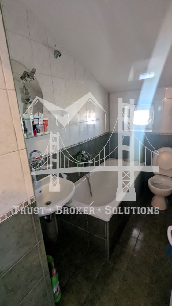 Банкя Михайлово, обзаведена и ремонтирана къща - 0