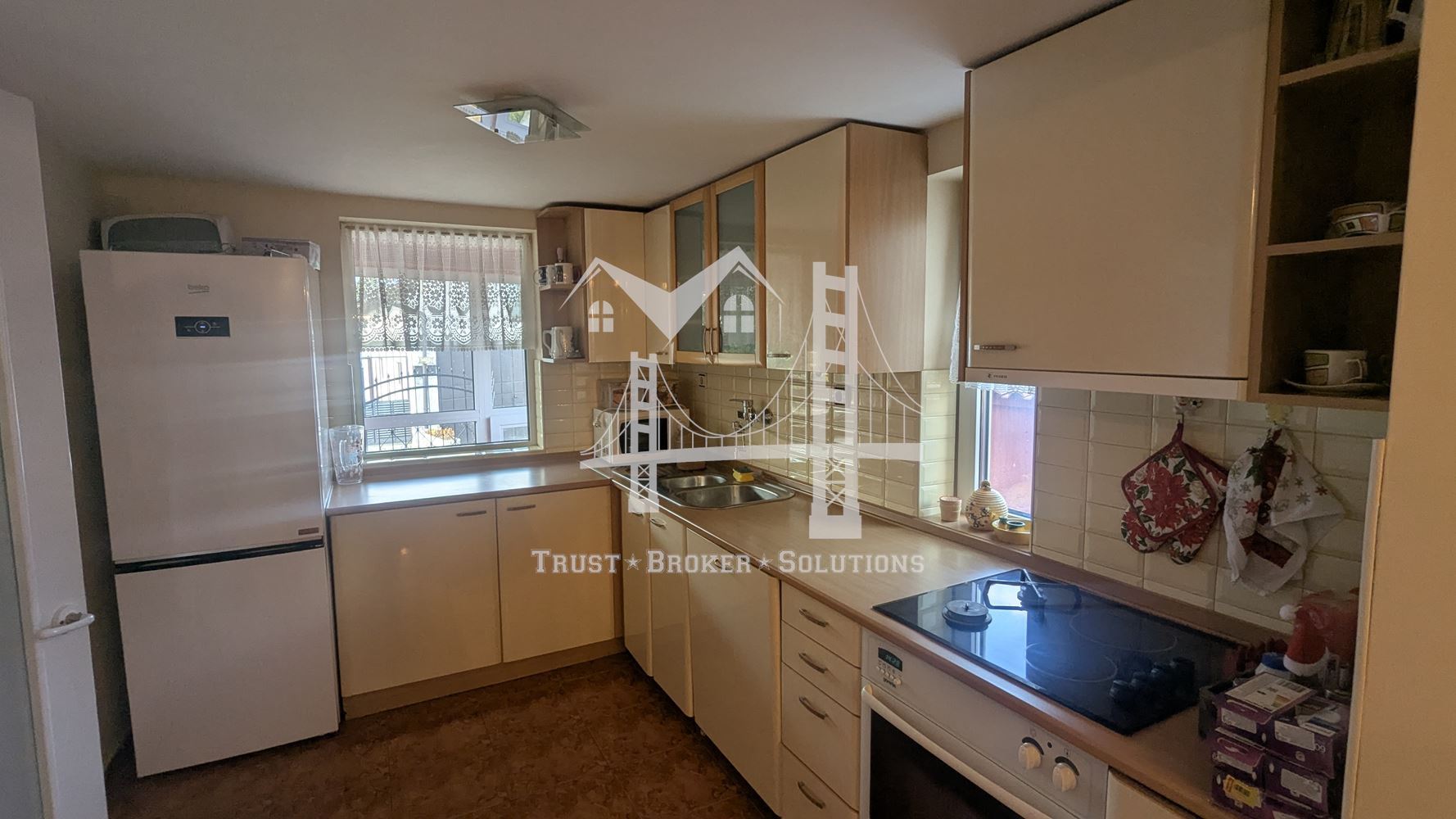 Банкя Михайлово, обзаведена и ремонтирана къща - 0