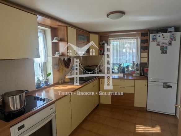 Банкя Михайлово, обзаведена и ремонтирана къща - 0