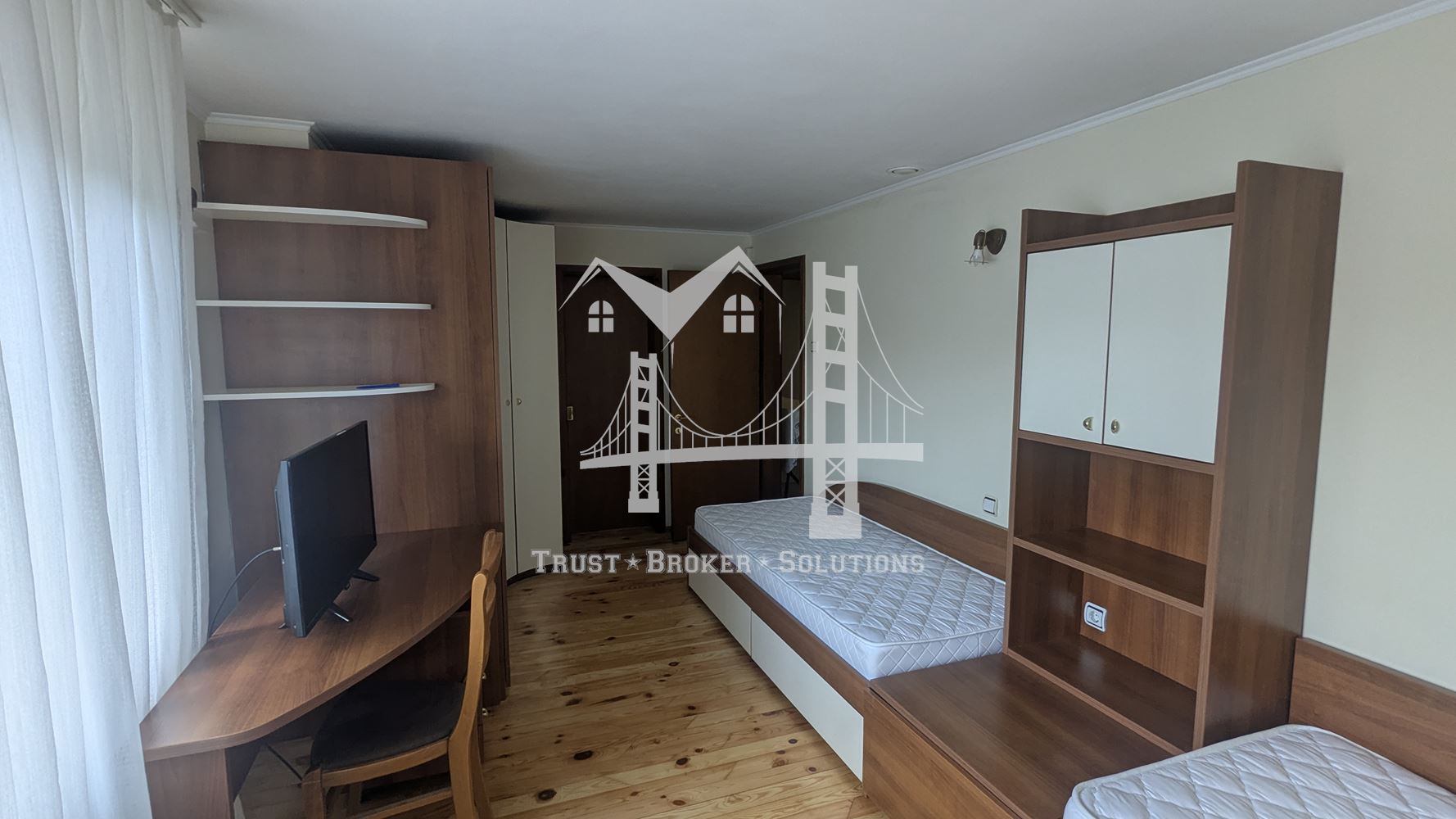 Банкя Михайлово, обзаведена и ремонтирана къща - 0