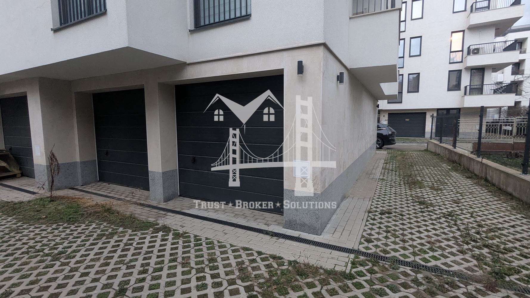 Кръстова вада, гараж на партерно ниво - 0