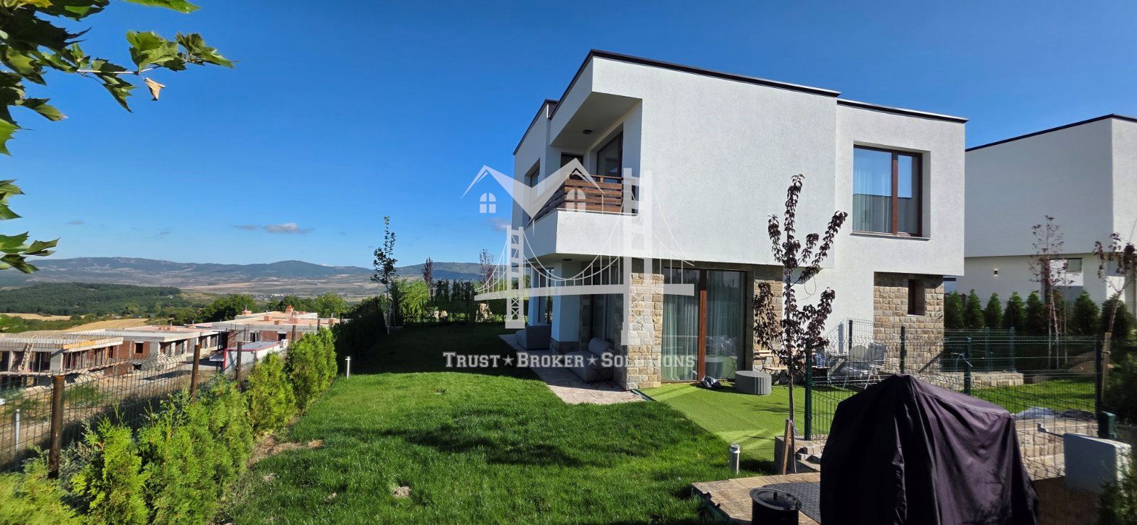 в.с Делта Хил, двуетажна къща в луксозен комплекс в планина Витоша - 0