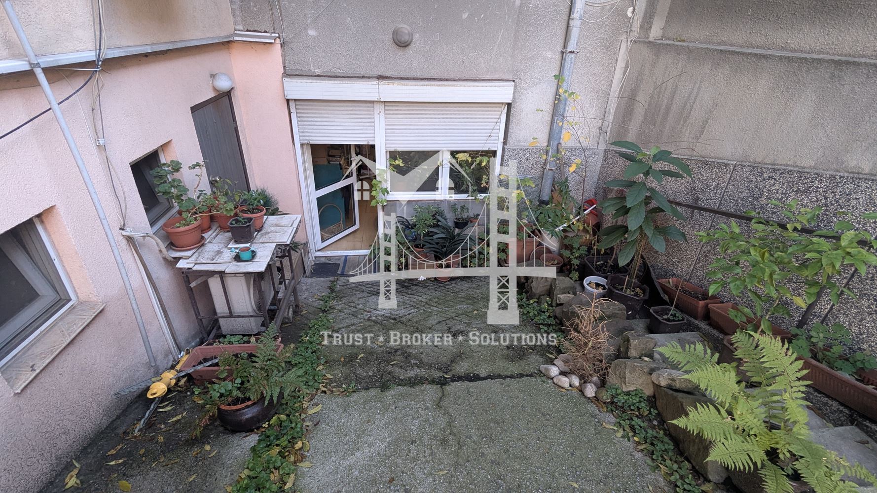 Редута, гараж преустроен на двустаен апартамент - 0