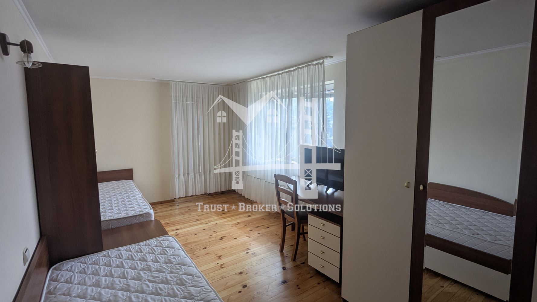 Банкя Михайлово, обзаведена и ремонтирана къща - 0