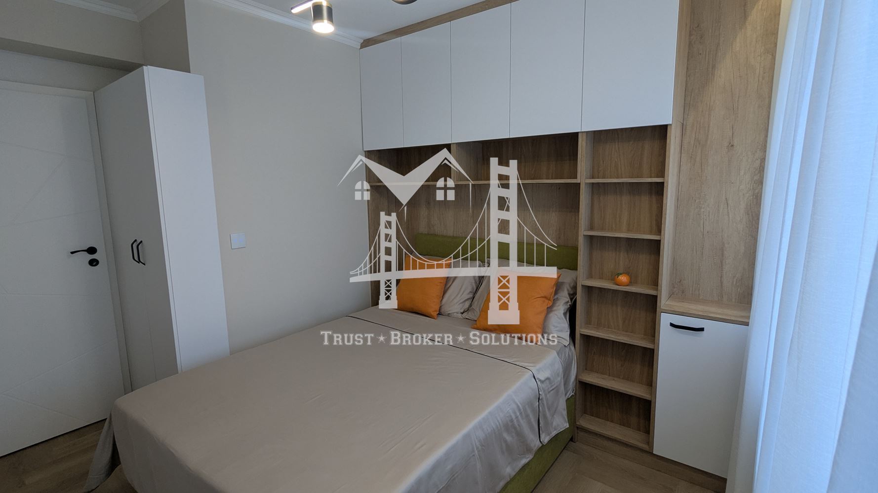 Оборище, четиристаен обзаведен апартамент с паркоместа - 0