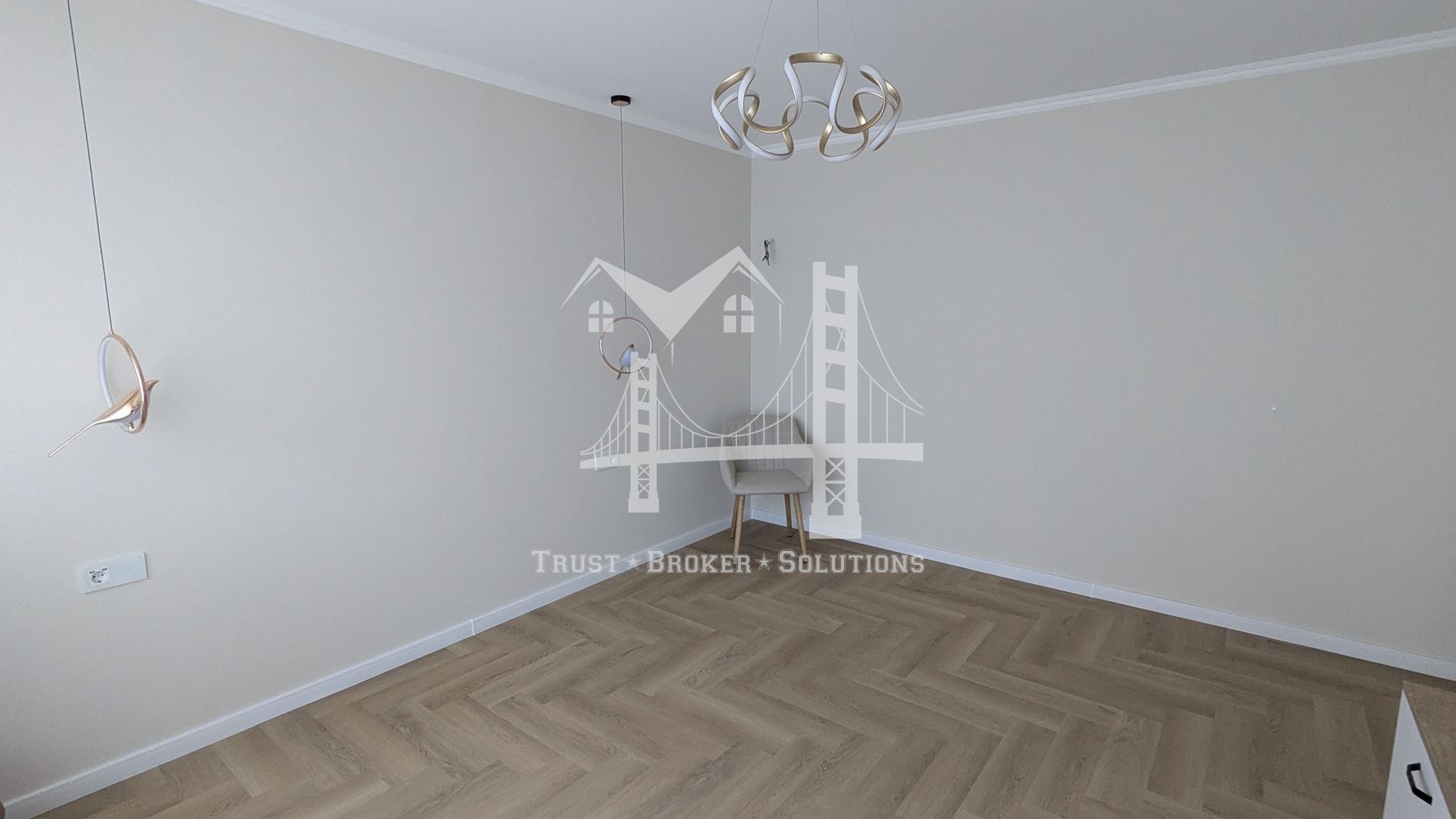 Оборище, четиристаен обзаведен апартамент с паркоместа - 0