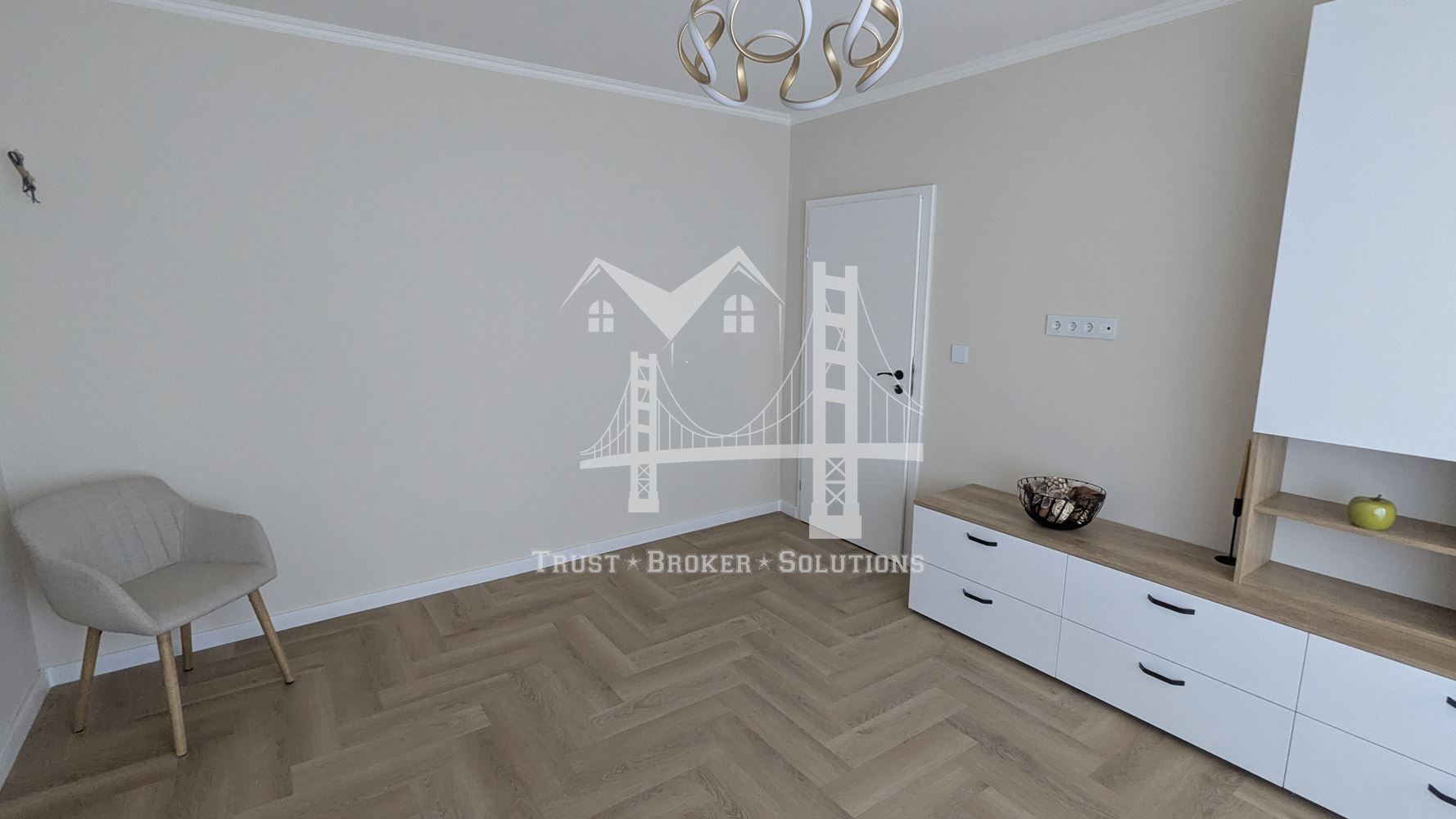 Оборище, четиристаен обзаведен апартамент с паркоместа - 0