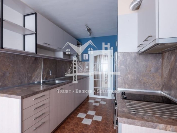 Младост 4, тристаен апартамент в близост до парк - 0