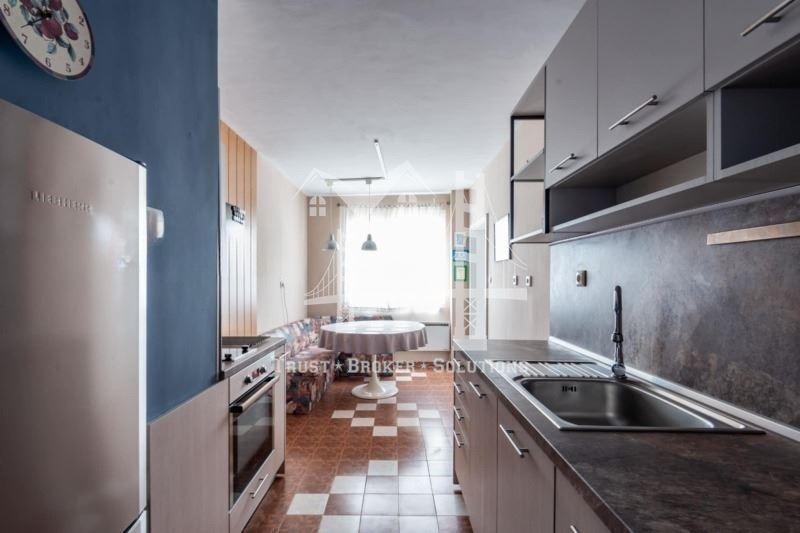 Младост 4, тристаен апартамент в близост до парк - 0