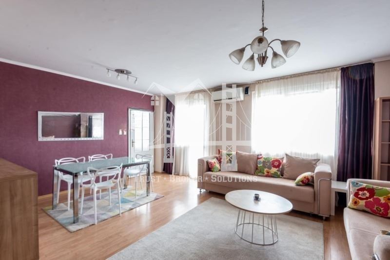 Младост 4, тристаен апартамент в близост до парк - 0