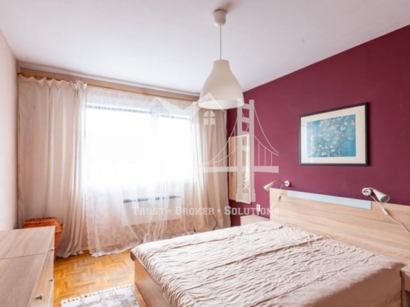 Младост 4, тристаен апартамент в близост до парк - 0