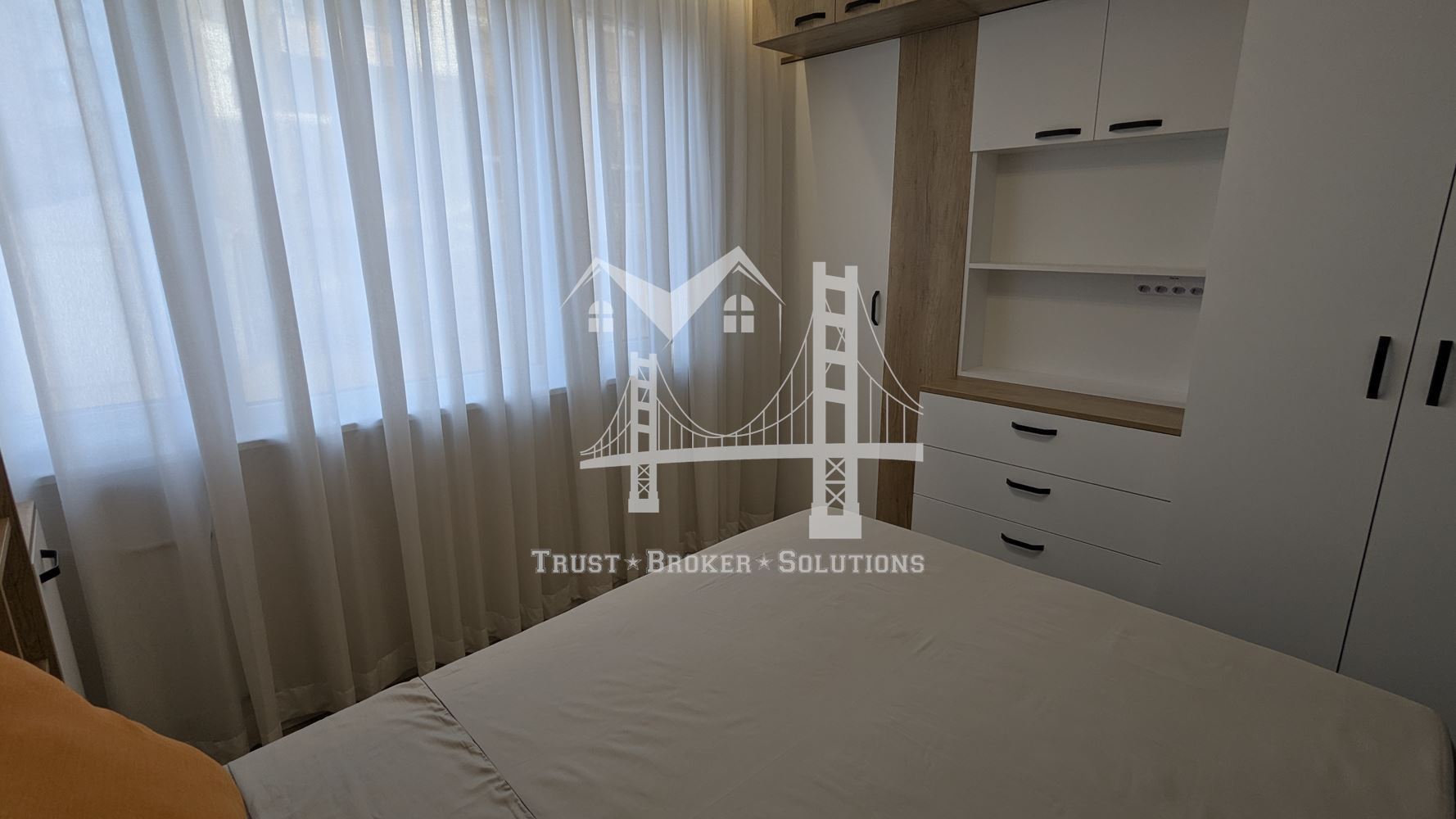 Оборище, два двустайни апартаменти готови за отдаване или за живеене - 0