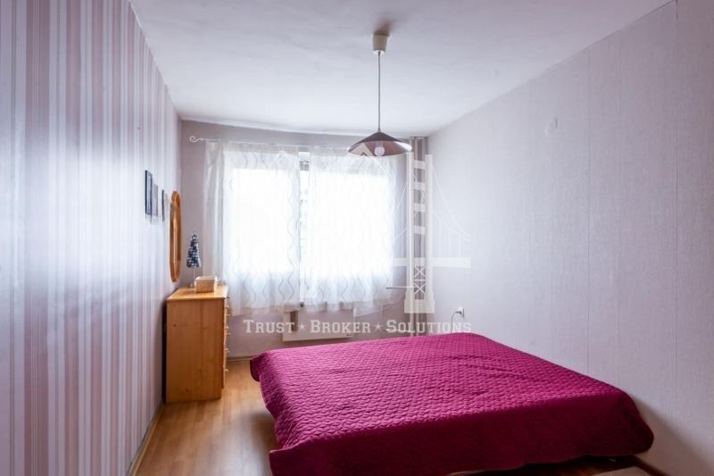 Младост 4, тристаен апартамент в близост до парк - 0