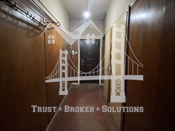 Гоце Делчев, тристаен апартамент в близост до училище - 0