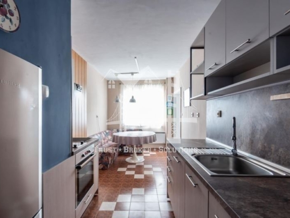 Младост 4, тристаен апартамент в близост до парк - 0