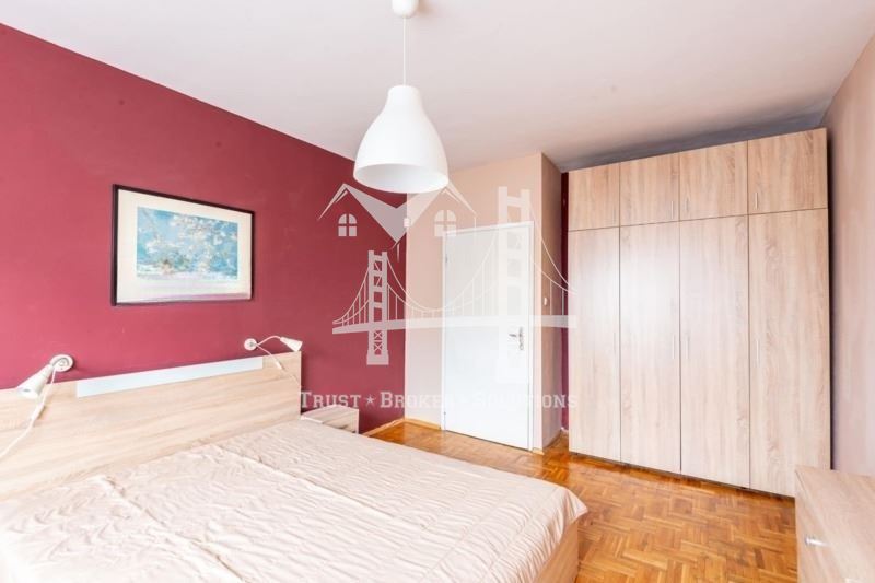 Младост 4, тристаен апартамент в близост до парк - 0