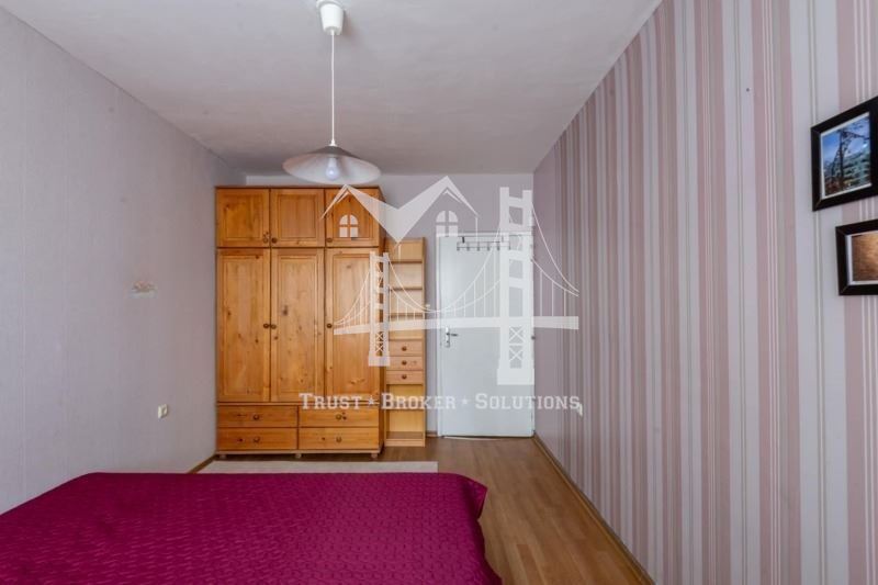 Младост 4, тристаен апартамент в близост до парк - 0