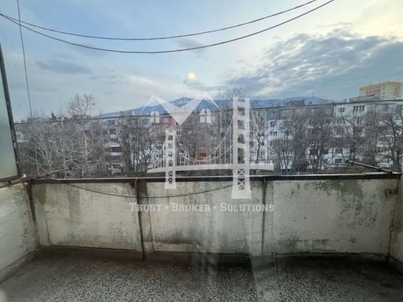 Гоце Делчев, тристаен апартамент в близост до училище - 0