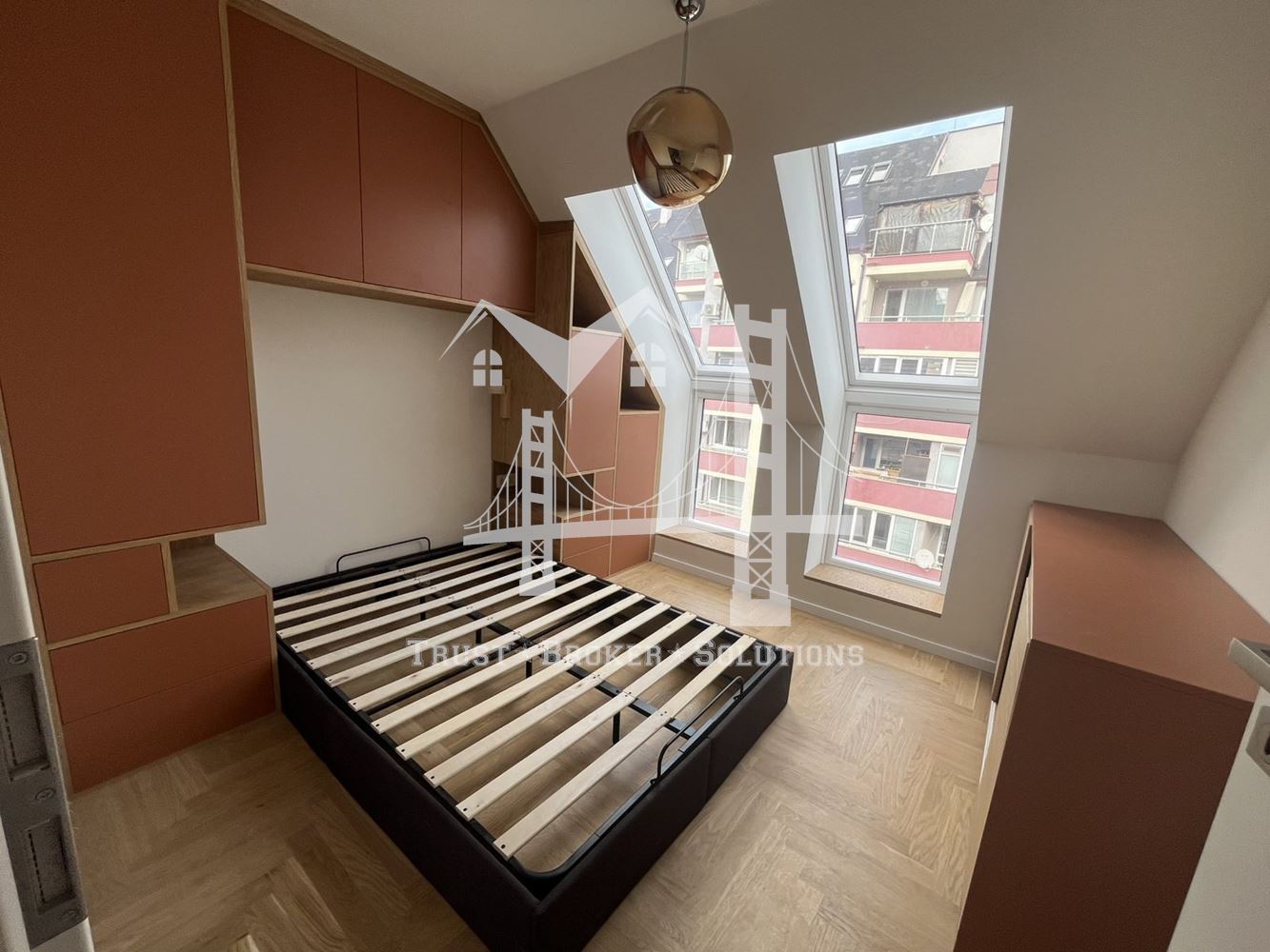 Банишора, двустаен апартамент, стилно ремонтиран и обновен - 0