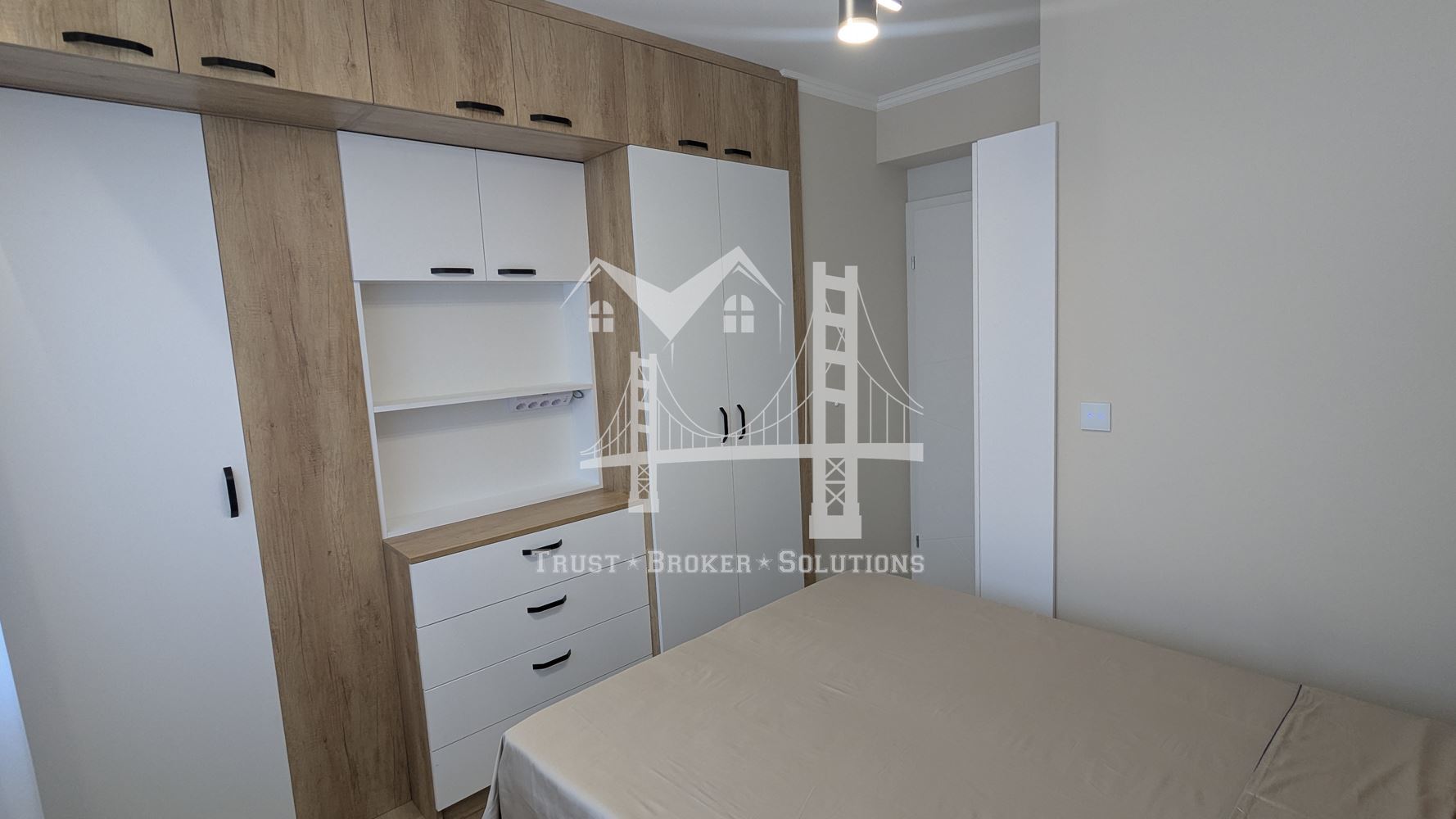 Оборище, два двустайни апартаменти готови за отдаване или за живеене - 0