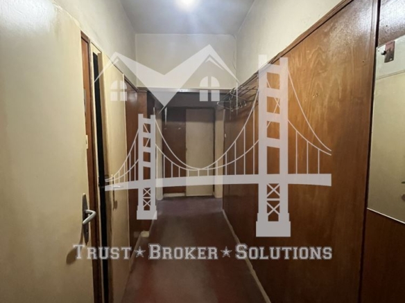 Гоце Делчев, тристаен апартамент в близост до училище - 0