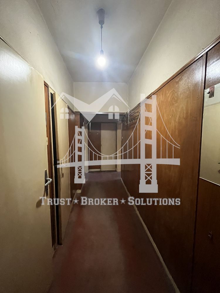 Гоце Делчев, тристаен апартамент в близост до училище - 0