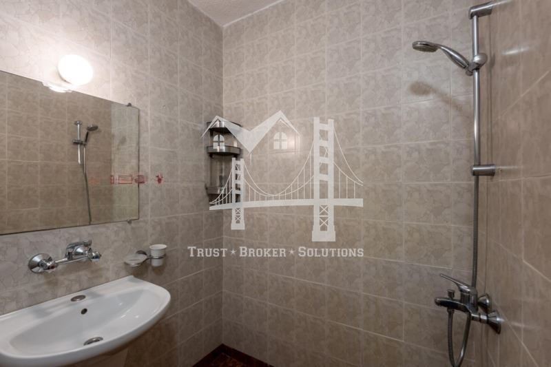 Младост 4, тристаен апартамент в близост до парк - 0