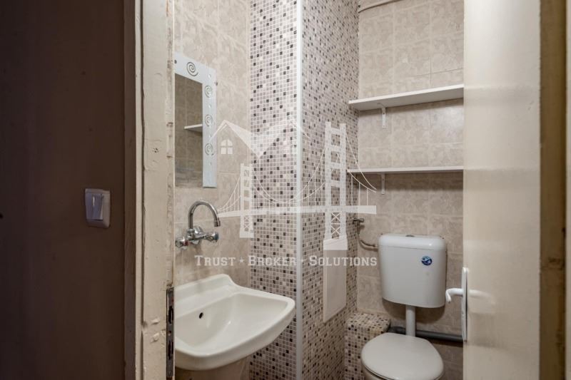 Младост 4, тристаен апартамент в близост до парк - 0